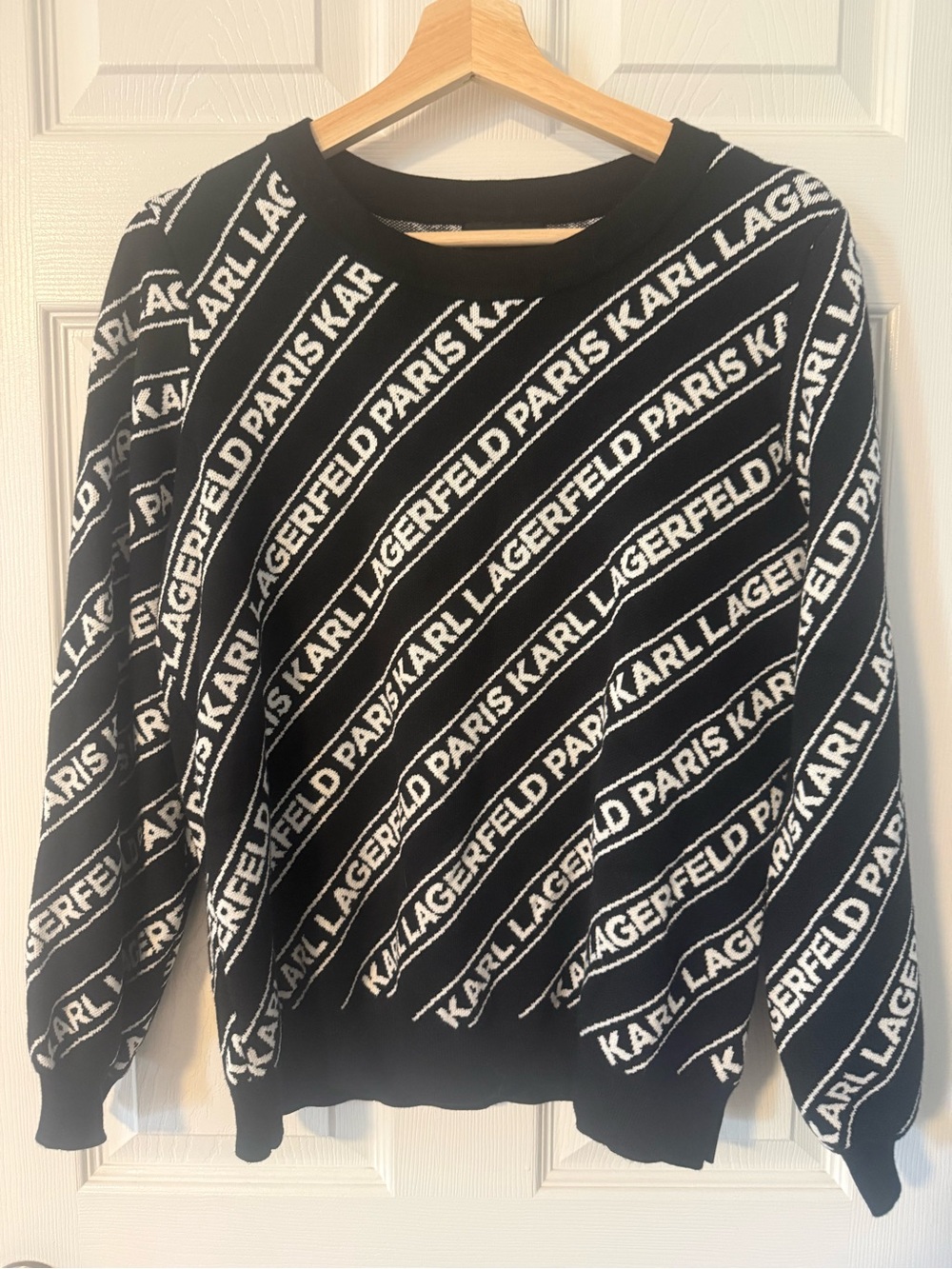 34. KARL LAGERFELD PARIS DIAGONAL LOGO CREW NECK SZ M